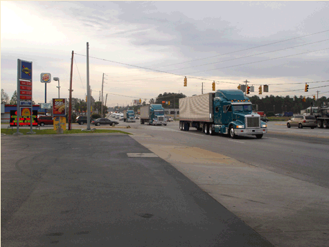 MOX truck convoy traveling through Charleston with a load of weapons-grade plutonium. Photo by Tom Clements.